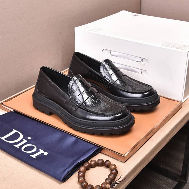 出厂价 水染牛里 原单品质dior .迪奥 原单代购、高端皮鞋、面料：采用意大利进口牛皮水染牛里 牛皮里特供原版大底、做工精细、实物拍摄size：38-45 配