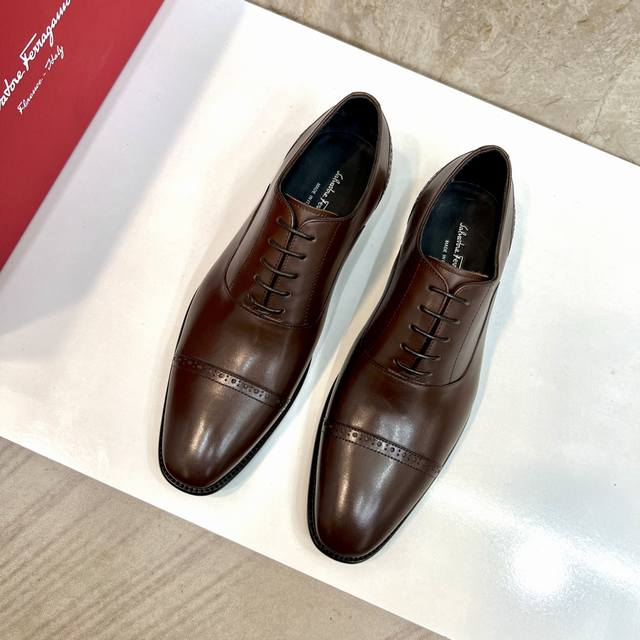 原版真皮大底 品牌：Ferragamo 菲拉格慕 标准码：男码38–44 45定做 等级：官网同款 顶级原单 材料：牛皮压纹 牛皮内里 原版真皮大底 款式类别：