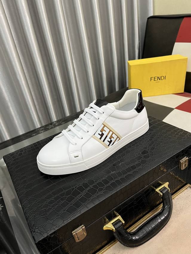 出厂价 Fendi 芬迪经典舒适男士，这款复杂的运动鞋是由柔软的小牛皮真皮内里原版超轻橡胶材质粗纹大底 这种独特的轻薄风格适合这个季节的随意而精致的感性，上脚舒