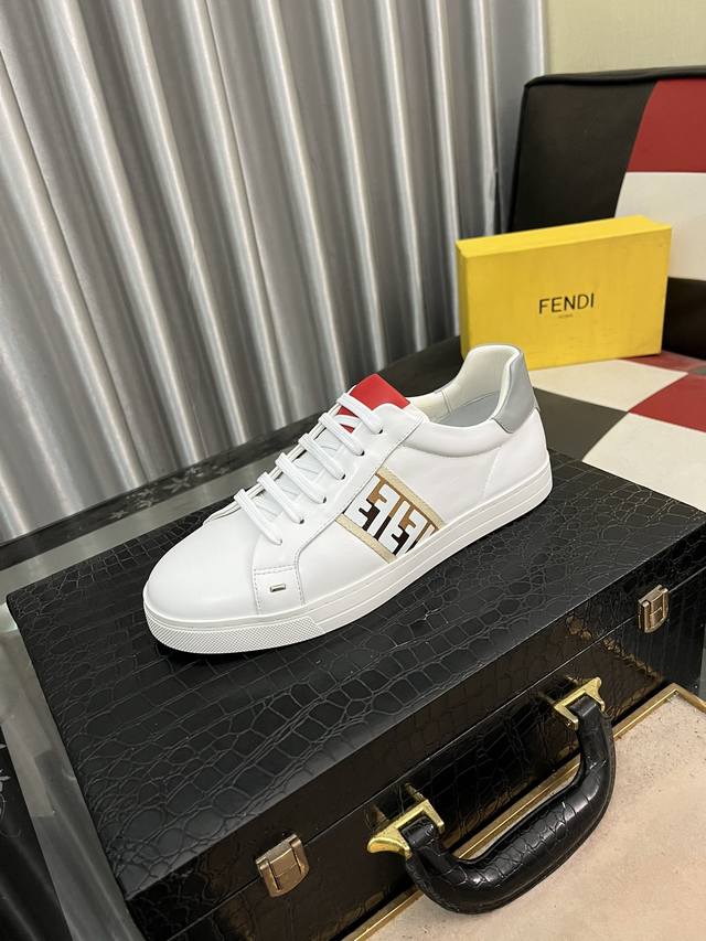 出厂价 Fendi 芬迪经典舒适男士，这款复杂的运动鞋是由柔软的小牛皮真皮内里原版超轻橡胶材质粗纹大底 这种独特的轻薄风格适合这个季节的随意而精致的感性，上脚舒