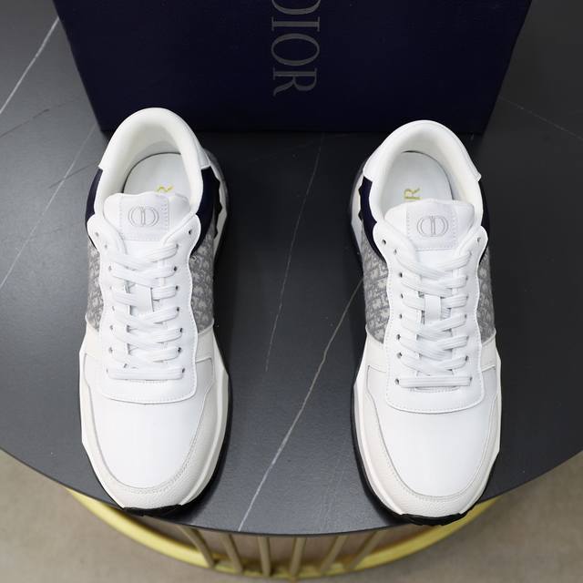 出厂价 品牌：迪奥dior 标准码：38-44 45定制 等级：官网同款 材料：原版皮料 舒适透气内里 轻便耐磨大底 款式类别：男士时尚休闲鞋 跑步 运动鞋 尊