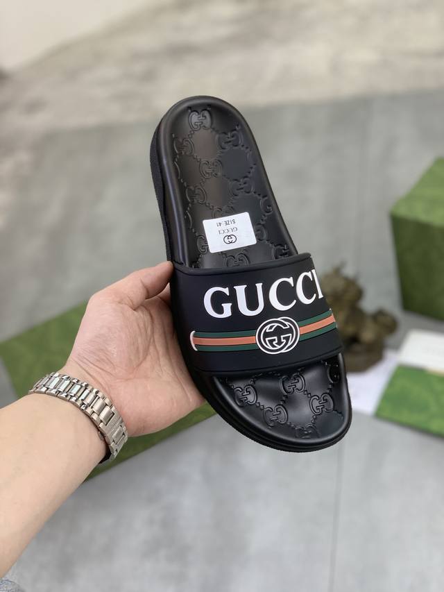 工厂价 实价 Gucci 古奇新款休闲拖鞋，原版官网1:1、高品质 完美做工 透射出一种尊贵奢华，于古奇高端超凡工艺中升华其奢侈定义。原版古奇双g大底，码数；3