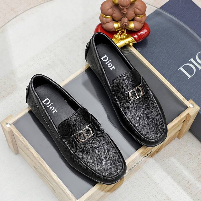 工厂价 Dior 迪奥 香港专柜新款休闲男鞋上市 官网1:1制作 意大利原版头层牛皮+皮内里 欧美大师设计 完美造型打造专柜品质，纯色橡胶耐磨大底加经典炫头！超