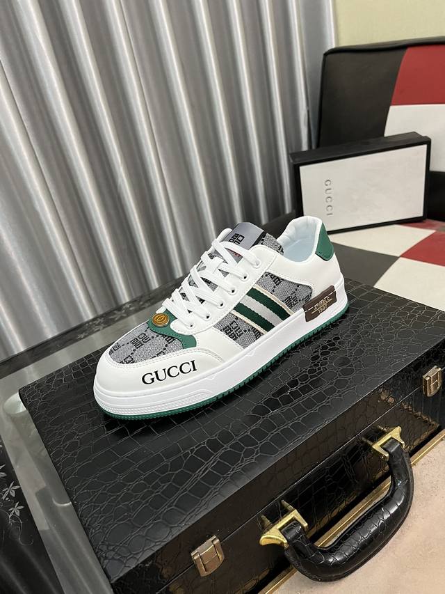 出厂价 古奇gucci 新款官网同款 高版本 最新爆款休闲鞋，顶端品牌奢侈～代购，顶级～质量。专柜同卖产品面料原版采用3D打印技术 舒适的羊皮内里 ，38-44