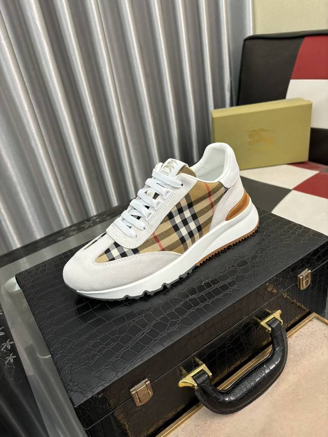 出厂价 Burberry 巴宝莉新款男士休闲鞋！进口小牛皮 羊皮内里非常舒适，原版大底，细节决定品质，欢迎对比，码数：38-44 2色可选