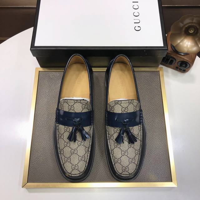 工厂批 Gucci 新款上市 全高端牛皮内里 真皮商务西装鞋官网同步上市，意大利进口 头层牛皮一比一重金打造，官网1 1橡胶大底。穿着百搭，高档不失档次，彩色搭