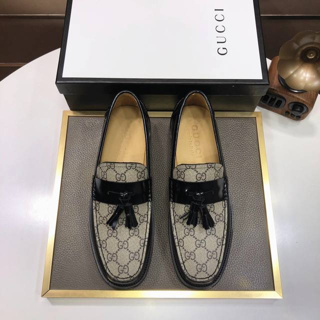 工厂批 Gucci 新款上市 全高端牛皮内里 真皮商务西装鞋官网同步上市，意大利进口 头层牛皮一比一重金打造，官网1 1橡胶大底。穿着百搭，高档不失档次，彩色搭