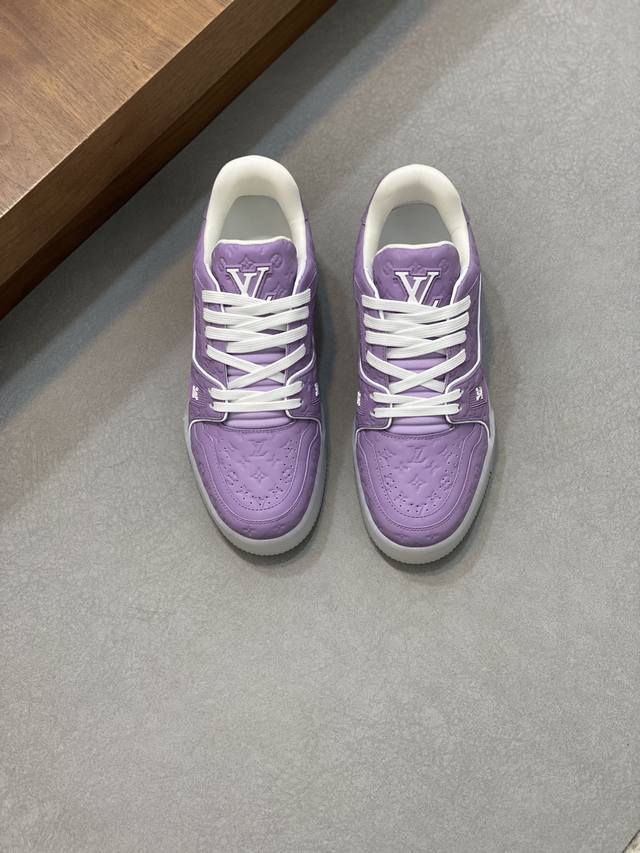 路易威登 女款lv Trainer 男女同款运动鞋“冰岛蓝”出货 现货秒发！ Virgil Abloh 从复古篮球鞋汲取灵感，打造备受青睐的 Lv Traine