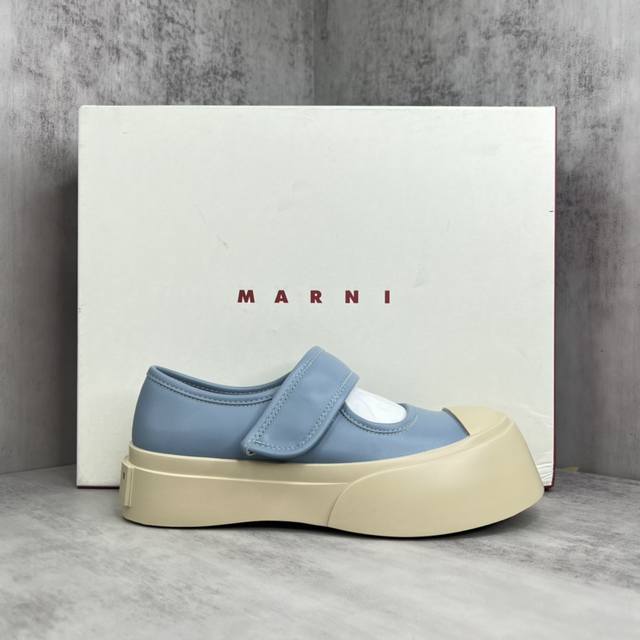 新款上架顶级版本marni 23Ss 大头鞋，非常显高档又舒适，白色黑色都好打理，脚感非常好，完全不打脚 鞋面 牛皮，内里羊皮，鞋垫羊皮，独家开模大底 在增高的