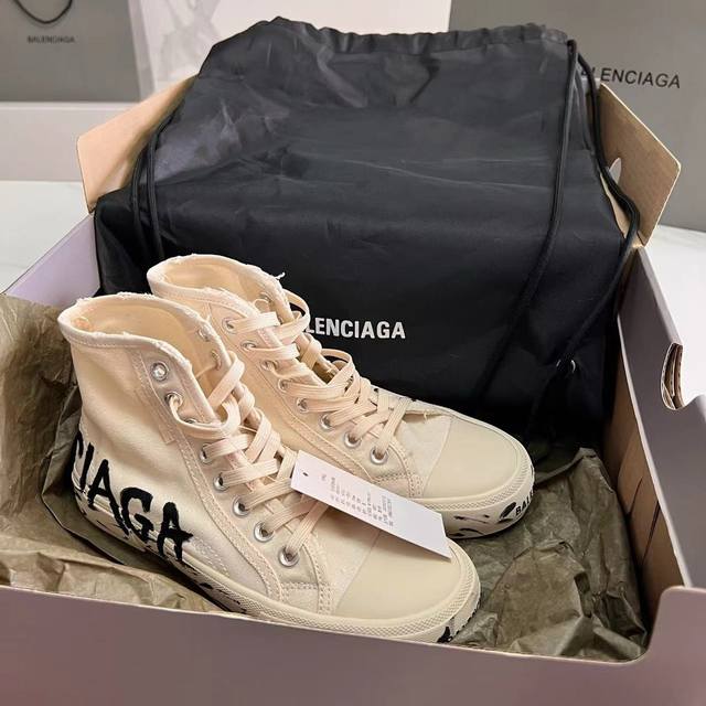 工厂价 Balenciaga巴黎世家帆布半拖做旧休闲鞋板鞋！ 春夏新色最新paris帆布鞋复古小脏鞋~~最爱的一款休闲布鞋，复古做旧风格，全新paris系列运动