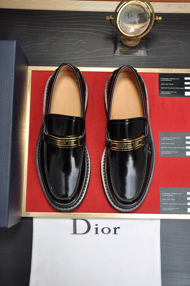 出厂价 Dior 水染牛皮内里 迪奥原版1 1高品质出厂，进口原版料，进口版原牛皮，水染牛皮内里，原版tpu大底，码数 39-44 38．45定做