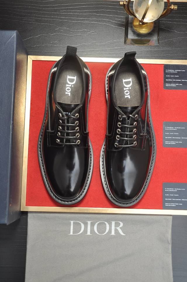 出厂价 Dior 水染牛皮内里 迪奥原版1 1高品质出厂，进口原版料，进口版原牛皮，水染牛皮内里，原版tpu大底，码数 39-44 38.45定做