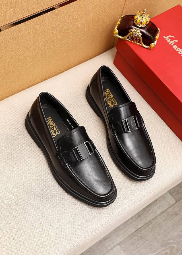 商品商标 Ferragamo 菲拉格慕 休闲皮鞋 正码码数 38-44 45订制 商品材料 精选 进口头层小牛皮鞋面+奢华五金扣，进口水染牛皮内里。强烈立体视觉