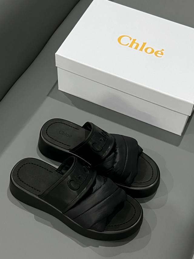 出厂价 海绵系列 Chloe 克洛伊 最新的交叉牛皮，罗马拖鞋 电绣logo字样 原版私模高密度橡胶发泡鞋底 人工固特异手法穿线 所有的位置刚刚好 所有的工艺与