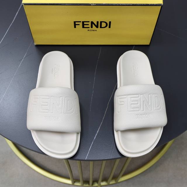 出厂价 品牌 芬迪fendi 标准码 38-44 45定制 等级 官网同款 材料 原版皮料设计 原版轻便耐磨组合大底 款式类别 男士时尚凉拖鞋 尊贵奢侈品大牌元