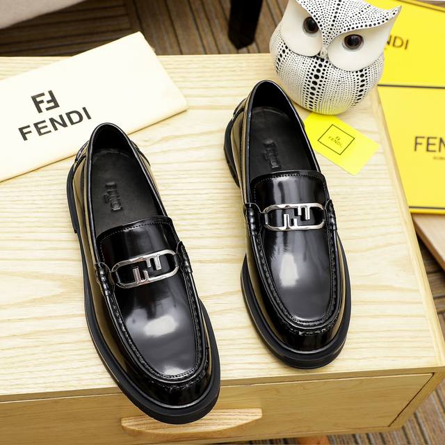 工厂价 Fendi 最新男士正装皮鞋经典系列不容错过头层采用进口头层牛皮原单品质，皮质光滑细腻版型超赞，完美流线型轮廓水染皮内里，2色可选！码数38-45