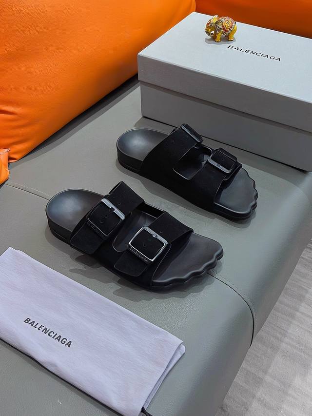 商品名称 Balenciaga 巴黎世家 正规码数 38-44 拖鞋 商品材料 精选 意大利进口原版面料，原厂特供原版底。