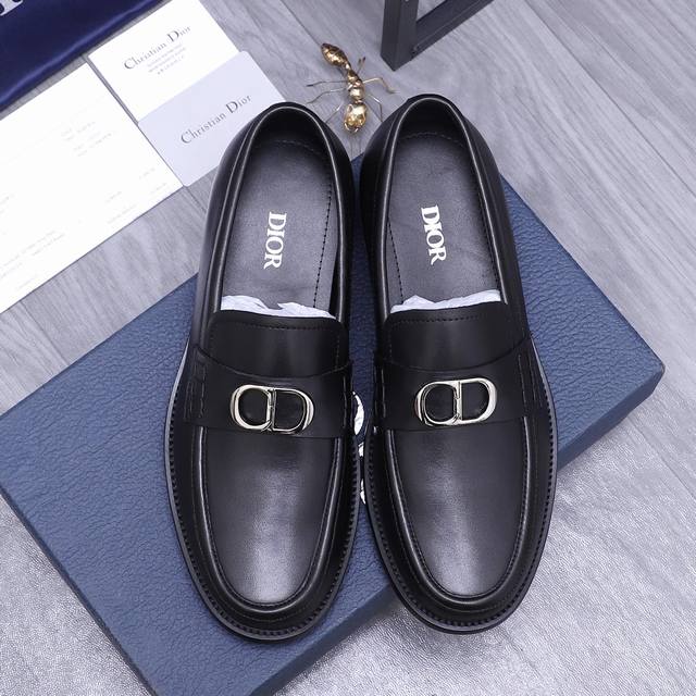 商品商标 Dior 迪奥 商务休闲皮鞋 正码码数 38-44 商品材料 精选全牛皮鞋面 牛皮内里 原版大底