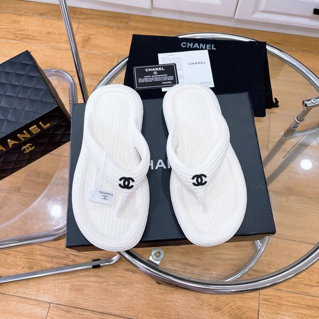 Chanel P 女款 Size 女36-37 38-30 39-41 香奈儿2024网红爆款中古人字拖 Vantage 中古痴迷狂爱者...真正的古董级别！踩