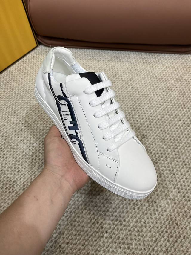 Fnd* 顶级原单 元 Size：38-44 芬迪大牌新品，滑板鞋系列，时尚潮男必备单品 特级小牛皮制作，侧面印花时尚图案，时尚达人必备，炸街风格任你搭配