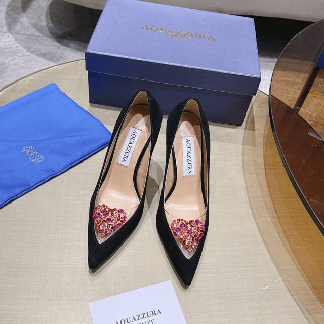 Aquazzura 菠萝早春专柜新品仙女时装鞋系列，大量上新同步官网全系列均可定制龙年主打一个火爆，全网各大网红纷纷开秀，绝美的穿搭系列 ★★★★★ 鞋面 羊