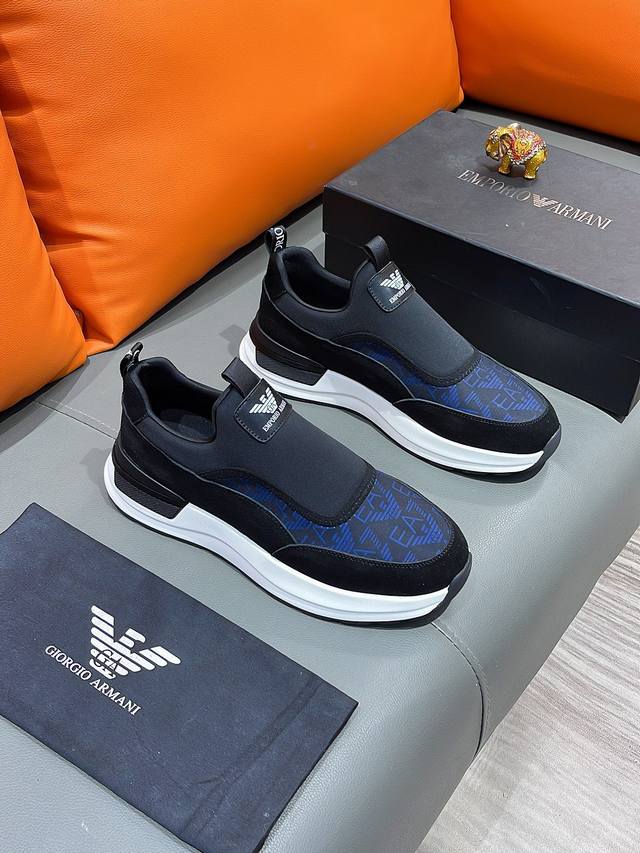 商品名称：Armani 阿玛尼 正规码数 38-44 休闲鞋 商品材料：精选 牛皮鞋面，柔软羊皮垫脚；原厂特供大底。