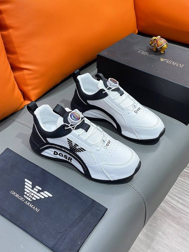 商品名称：Armani 阿玛尼 正规码数 38-44 休闲鞋 商品材料：精选 牛皮鞋面，柔软羊皮垫脚；原厂特供大底。