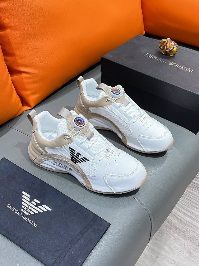 商品名称：Armani 阿玛尼 正规码数 38-44 休闲鞋 商品材料：精选 牛皮鞋面，柔软羊皮垫脚；原厂特供大底。