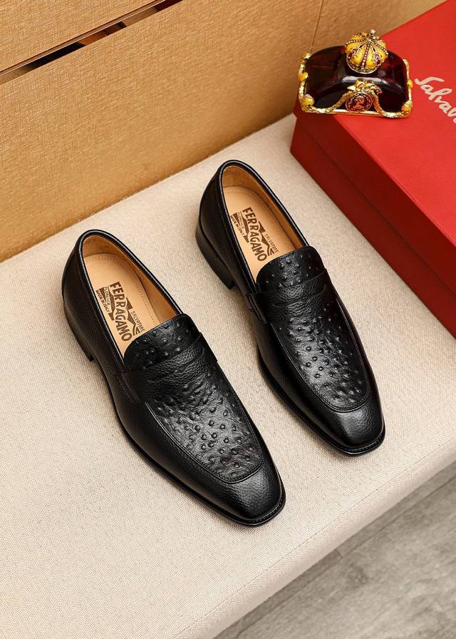 商品商标：Ferragamo 菲拉格慕 休闲皮鞋 正码码数 38-44 45订制 商品材料：精选 进口头层小牛皮圧花鞋面，进口水染牛皮内里。强烈立体视觉效果，组