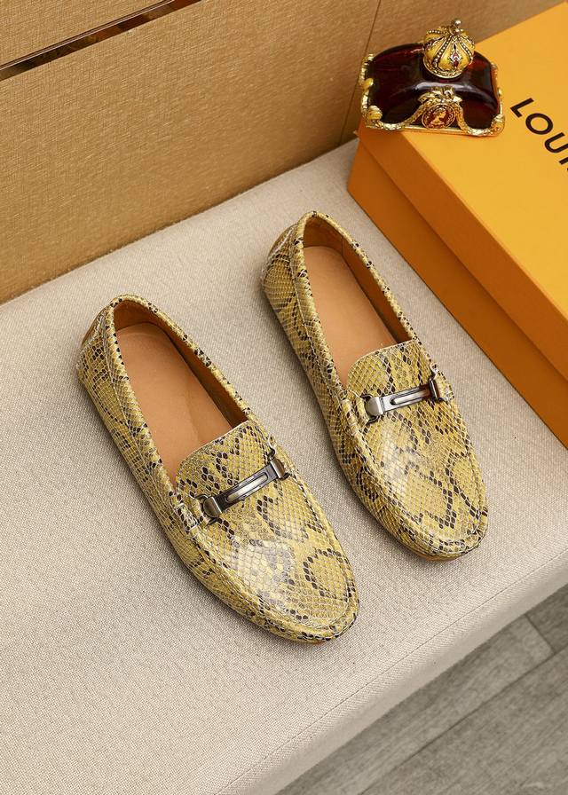 商品商标：Louis Vuitton 路易威登 豆豆鞋 正码码数 38-44 45.46订制 商品材料：精选 头层胶料鞋面+奢华五金扣，进口猪皮内里。强烈立体视