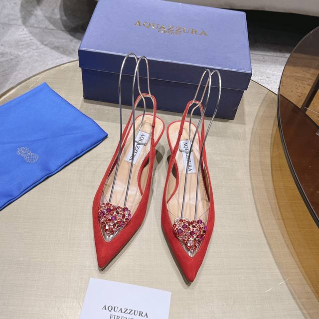 Aquazzura 菠萝早春专柜新品仙女时装鞋系列，大量上新同步官网全系列均可定制龙年主打一个火爆，全网各大网红纷纷开秀，绝美的穿搭系列 ★★★★★ 鞋面 羊