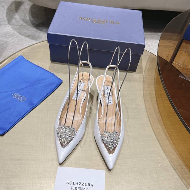 Aquazzura 菠萝早春专柜新品仙女时装鞋系列，大量上新同步官网全系列均可定制龙年主打一个火爆，全网各大网红纷纷开秀，绝美的穿搭系列 ★★★★★ 鞋面 羊