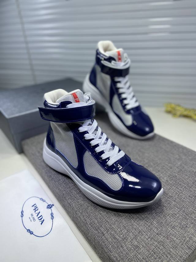 出厂价 Size：女35-39，男38-44 45定做 普拉达 Prada 新款秋冬高帮休闲运动鞋，高端品质 Tw定制双层透气网布进口小牛镜面漆皮 鞋垫是小牛皮