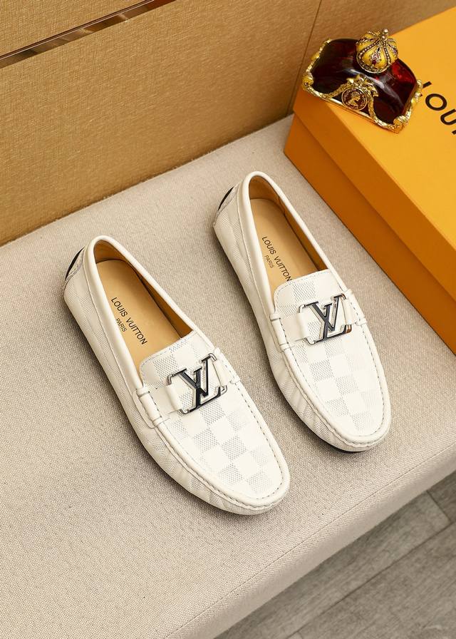 商品商标：Louis Vuitton 路易威登 豆豆鞋 正码码数 38-44 45.46订制 商品材料：精选 头层小牛皮圧花鞋面+奢华五金扣，进口猪皮内里。强烈