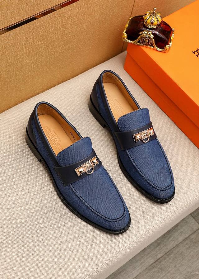 商品商标：Hermes 爱马仕 休闲皮鞋 正码码数 38-44 45.46.47订制 商品材料：精选 进口布料鞋面+经典五金扣，进口水染牛皮内里。强烈立体视觉效