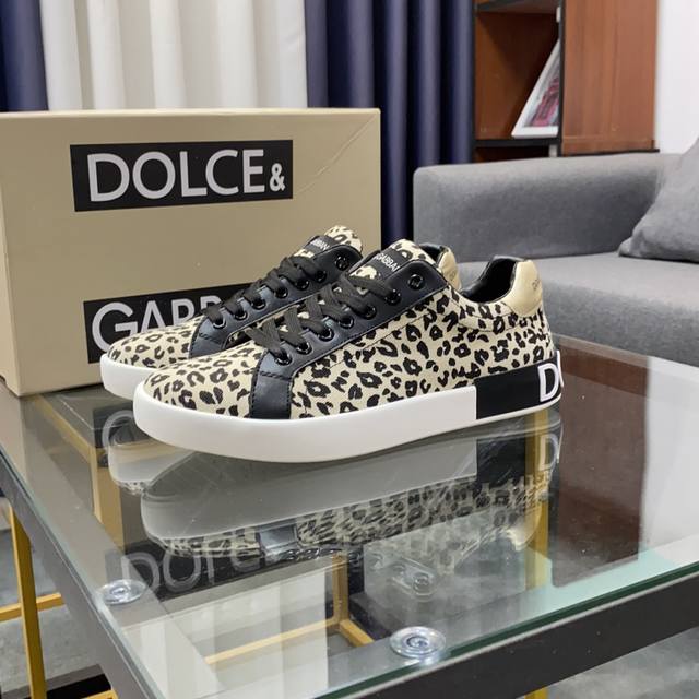 商品商标：Dolce&Gabbana 杜嘉&班纳 正码码数 38-44，45定做 商品材料：鞋面意大利牛皮拼接鞋面，羊皮垫内里，鞋底：原厂特供原版橡胶大底，独家