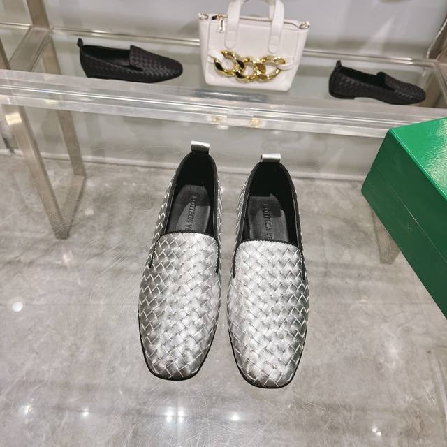 Bv 顶级p 情侣款size 35-44 女40.男38 45 定做不退换 葆蝶家 真皮大底经典编织豆豆鞋 套脚踩跟两穿 小脚有福了一年四季都可以穿的舒适便鞋，