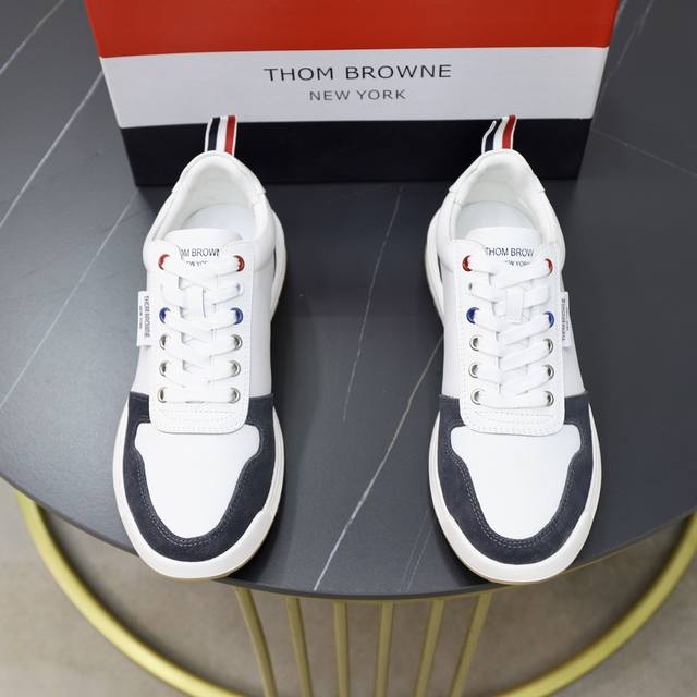 出厂价 Thom Browne 汤姆.布朗 Tb官网同款原单爆款运动鞋 头层牛皮拼接1：1原板 透气羊皮内里鞋身配件一比一开模 专柜品质 亲们你还为穿着搭配鞋发