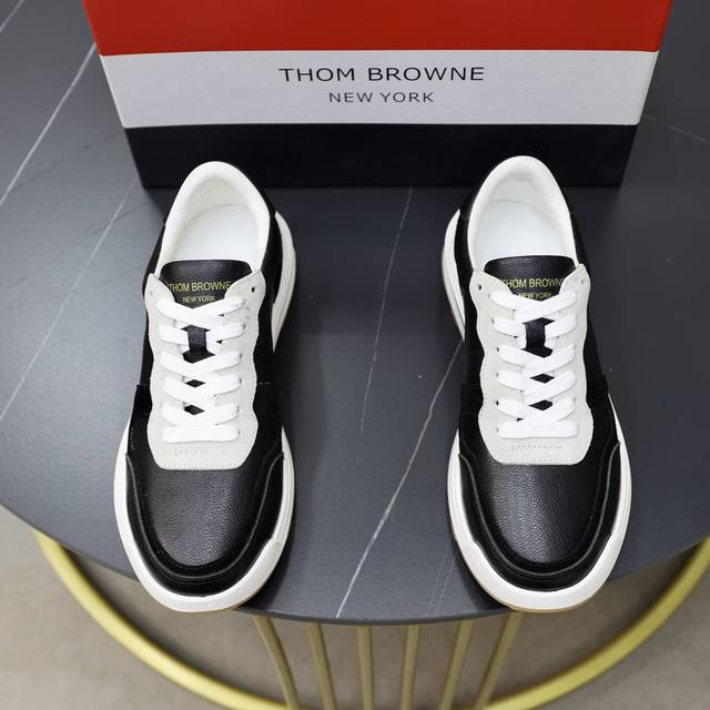 出厂价 Thom Browne 汤姆.布朗 Tb官网同款原单爆款运动鞋 头层牛皮拼接1：1原板 透气羊皮内里鞋身配件一比一开模 专柜品质 亲们你还为穿着搭配鞋发