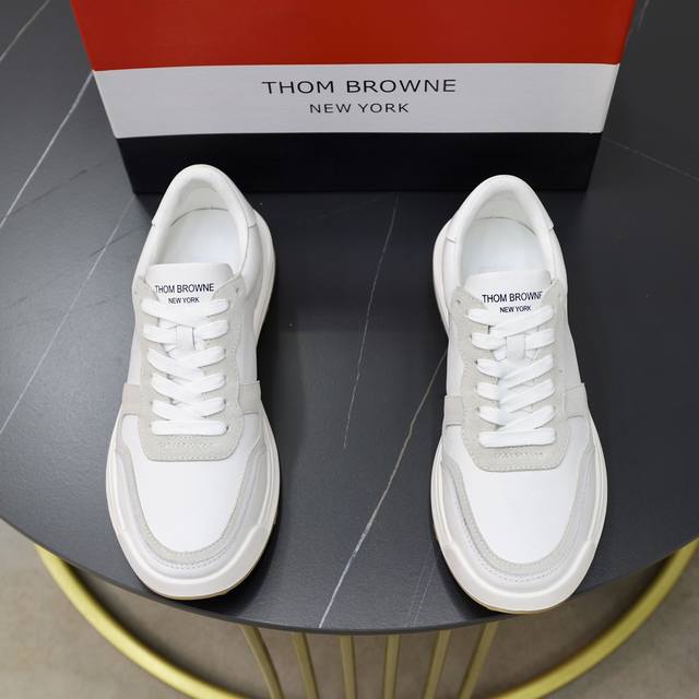 出厂价 Thom Browne 汤姆.布朗 Tb官网同款原单爆款运动鞋 头层牛皮拼接1：1原板 透气羊皮内里鞋身配件一比一开模 专柜品质 亲们你还为穿着搭配鞋发