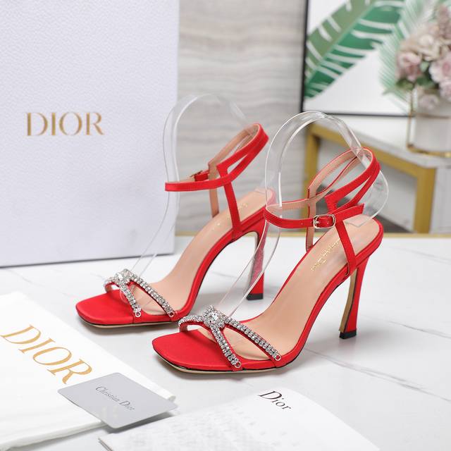 最高版本 Dior 迪奥24S春夏新品 施华洛世奇水晶钻链 高跟凉鞋 面料采用进口真丝绸缎 内里踮脚均为羊皮 意大利进口真皮大底 跟高：10Cm 码数：35-4