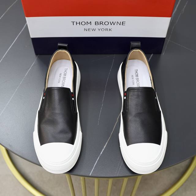 出厂价 Thom Browne 汤姆.布朗 Tb官网同款原单爆款运动鞋 头层牛皮拼接面1：1原板 透气羊皮内里鞋身配件一比一开模 专柜品质 亲们你还为穿着搭配鞋