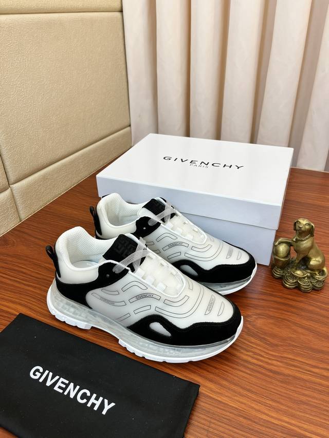 价 Givenchy 纪梵希 高端版本 专柜同步发售鞋面：意大利进口品牌logo印花布匹 尽显奢华，羊皮内里加上双层组合，脚感舒适，鞋底：原厂特供气垫tup发泡