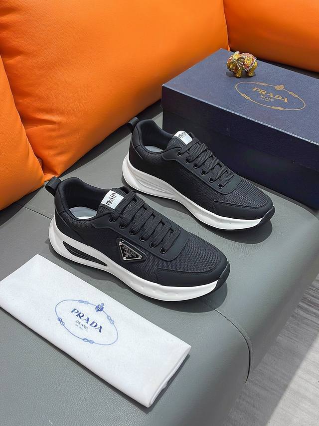 商品名称：Prada 普拉达 正规码数 38-44 休闲鞋 商品材料：精选 网布鞋面，柔软羊皮垫脚，原厂特供大底。