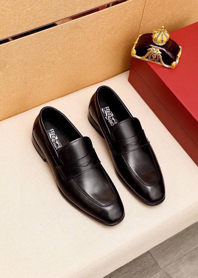 商品商标：Ferragamo 菲拉格慕 休闲皮鞋 正码码数 38-44 45订制 商品材料：精选 进口小牛皮鞋面，进口水染牛皮内里。强烈立体视觉效果，橡胶大底