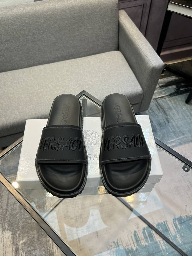 实价 Lv.精品男士拖鞋.休闲宽松舒适型。上图片必爆款 码数size：38-45