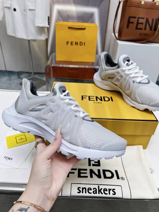 实价不让利 2024 Fendi 最新款休闲运动男鞋，白色高科技网面材质，轻盈柔韧橡胶跑步鞋。 四个颜色任你挑，喜欢的欢迎下单过来 码数40-46