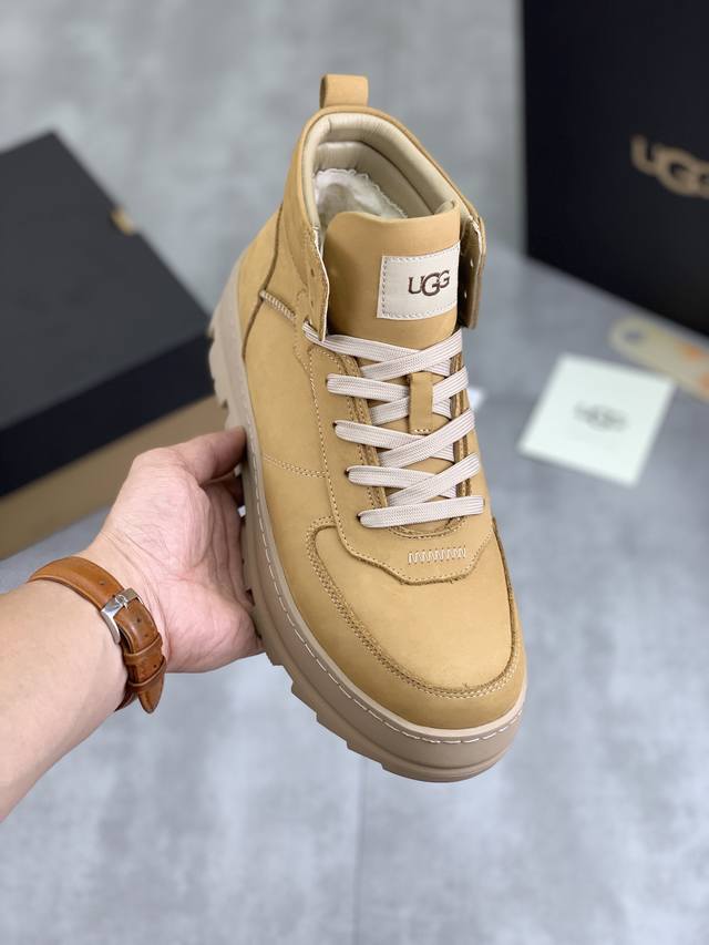 工厂价 实价 真羊毛 UGG 爆款男鞋官方网同步正品品质不是一般市场仿货可比拟的鞋面为进口意大利磨砂牛皮，内里：垫脚级真羊毛只有A级才能显效果 手感柔滑细腻鞋型