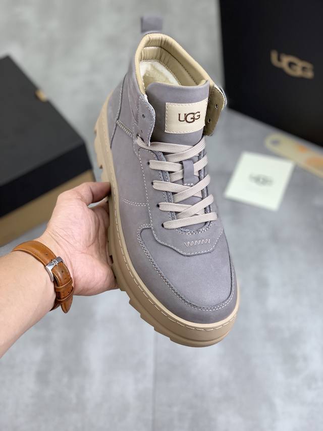 工厂价 实价 真羊毛 UGG 爆款男鞋官方网同步正品品质不是一般市场仿货可比拟的鞋面为进口意大利磨砂牛皮，内里：垫脚级真羊毛只有A级才能显效果 手感柔滑细腻鞋型