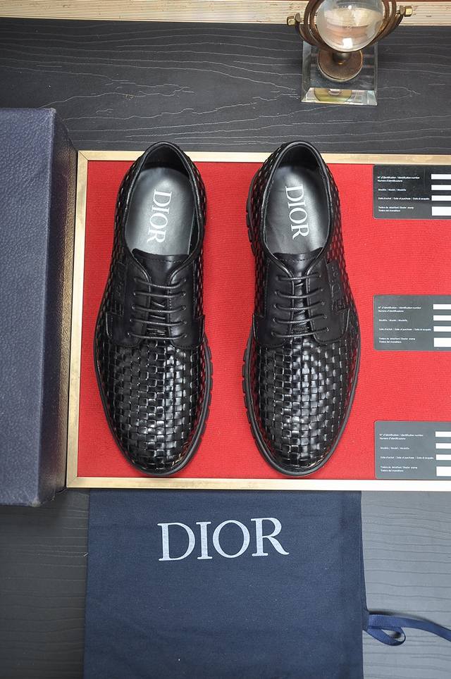 出厂价 Dior 水染牛皮内里 迪奥原版1:1高品质出厂，进口原版料，进口版原牛皮，水染牛皮内里，原版TPU大底，码数:38-44 45定做